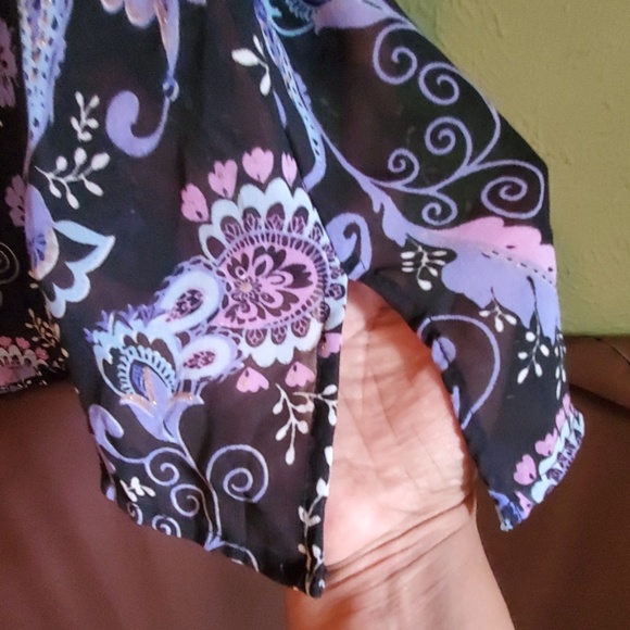 Button down blouse! - Picture 4 of 6